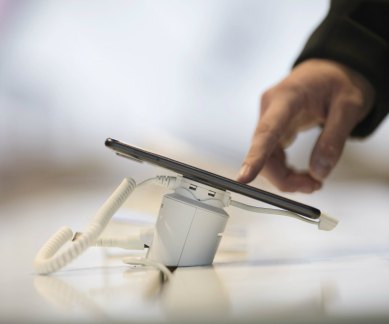 Samsung, Samsung in-display fingerprint scanner, new Galaxy phone in China, Galaxy phone with under screen fingerprint sensor, Samsung phone fingerprint sensors, Samsung mid range smartphones, Galaxy P1, Samsung news