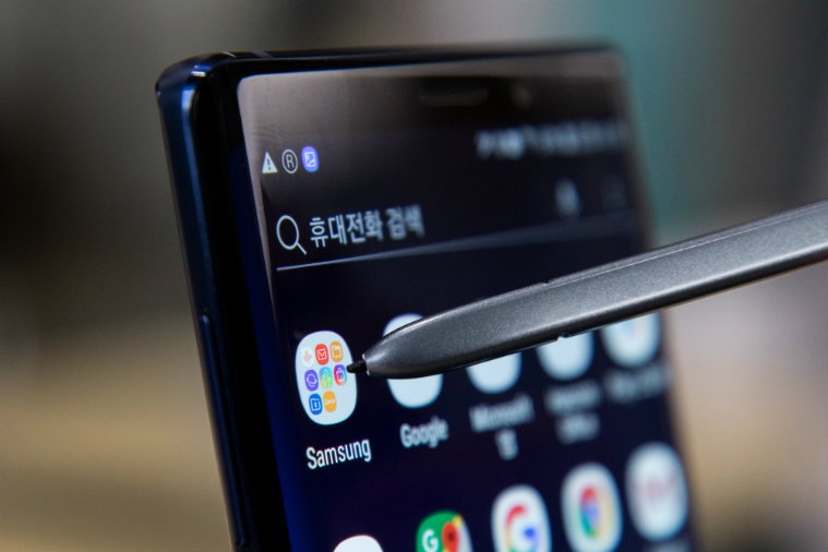 iphone xs, iphone xs vs galaxy note 9, iphone xs max vs galaxy note 9, iphone xs max price, iphone xs max price in india, iphone xs max vs samsung galaxy note 9, iphone xs max vs galaxy note 9 specifications, iphone xs max vs galaxy note 9 comparision, iphone xs max vs galaxy note 9 features, iphone xs max vs galaxy note 9 camera, iphone xs max vs galaxy note 9 price, galaxy note 9, galaxy note 9 price, samsung galaxy note 9, apple iphone xs, apple iphone xs max price