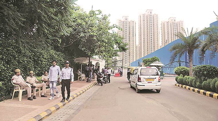 sewer deaths, moti nagar sewer deaths, DLF Capital Greens, delhi police sewer deaths, sewer deaths senior manager held