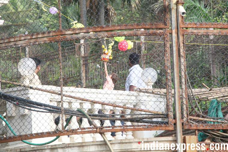 abram and shah rukh khan photos