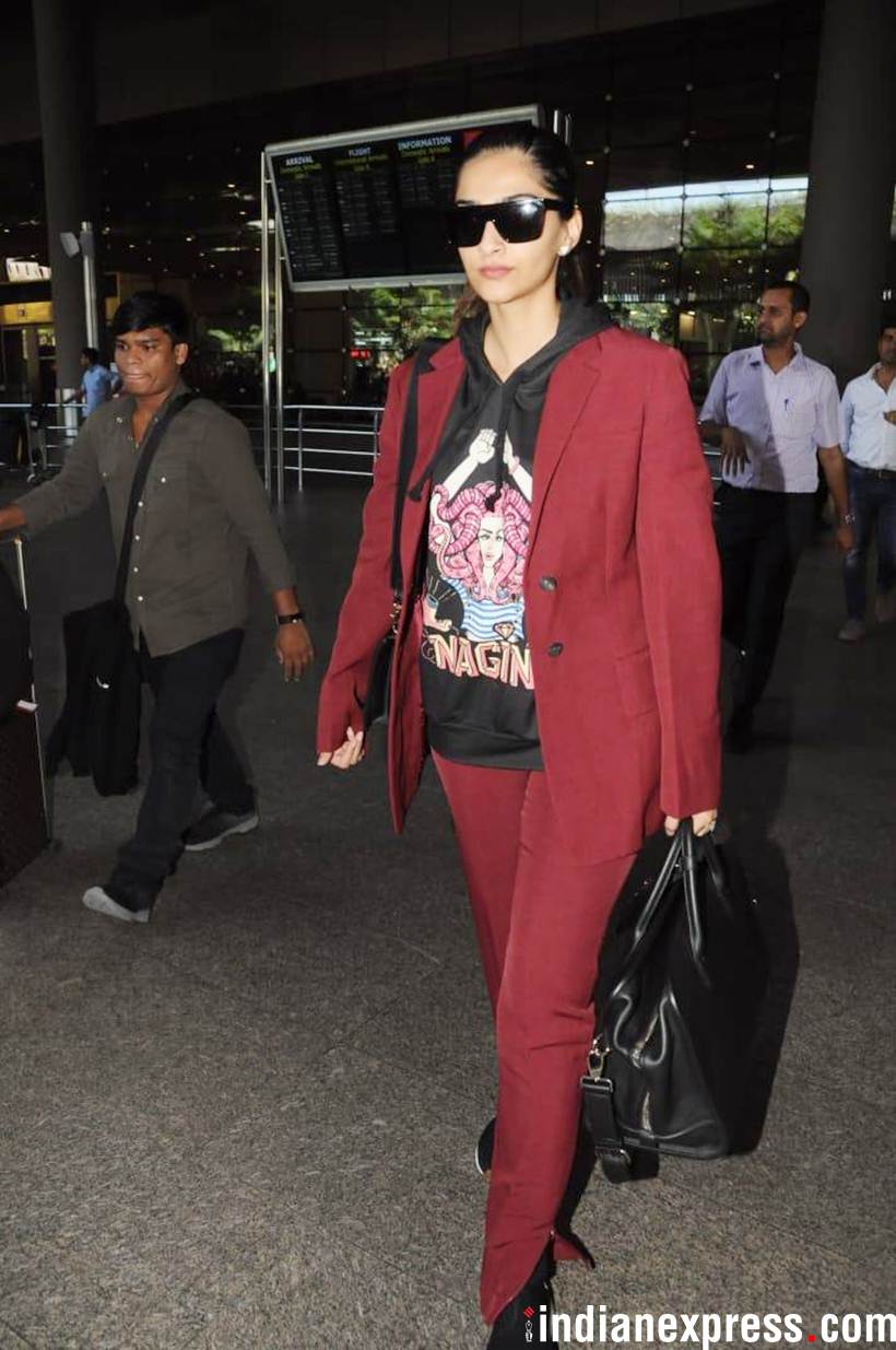 sonam kapoor airport