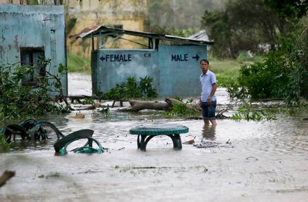 Typhoon Mangkhut lashes Philippines, strongest storm this year