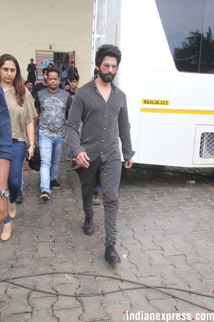 shahid kapoor promotes batti gul meter chalu