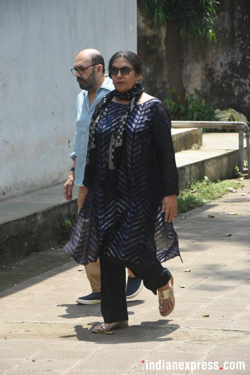 Shabana Azmi at kalpana lajmi funeral