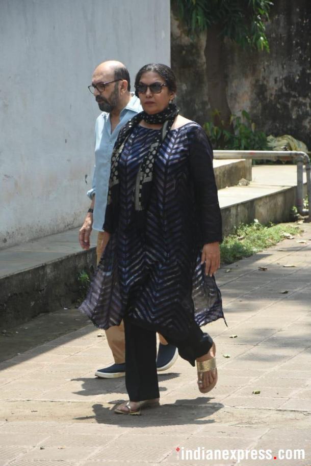 Shabana Azmi at kalpana lajmi funeral