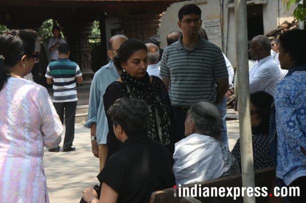 Shabana Azmi at kalpana lajmi funeral