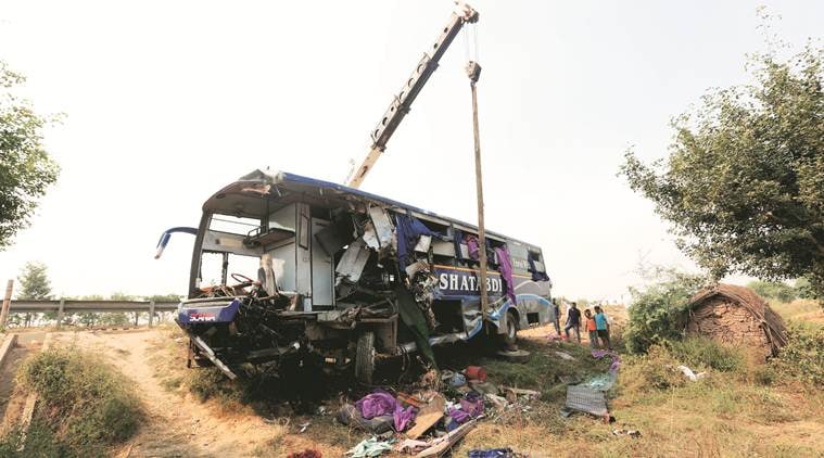 road accident, delhi bus accident, bus hits barricade, yamuna expressway accident, road mishap, death in accident, death in bus accident, bus accident, indian express
