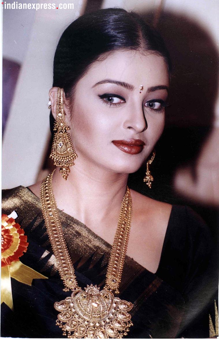 Download Aishwarya Rai Old Modelling Photos