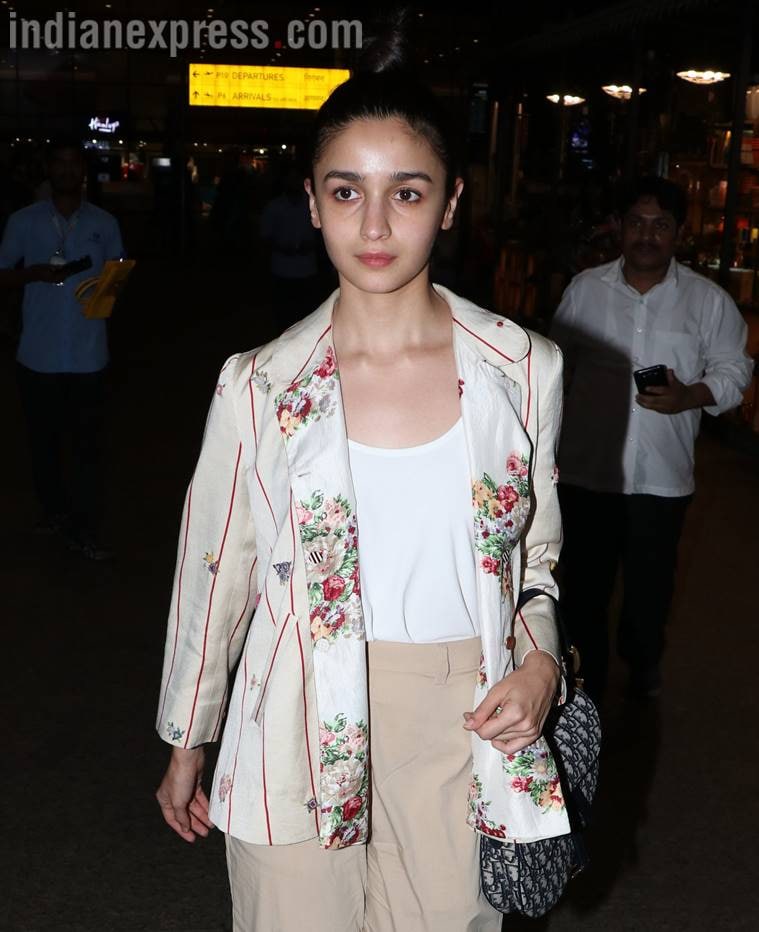 Alia Bhatt airport looks, Alia bhatt movies, sonam kapoor