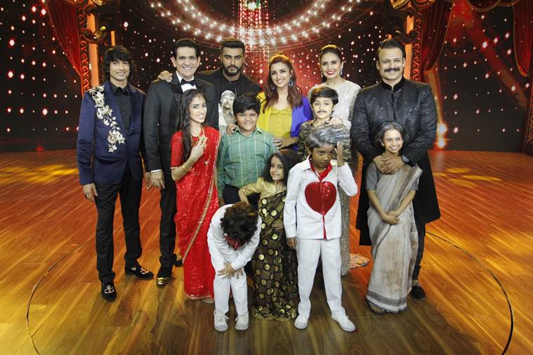 Arjun Kapoor and Parineeti Chopra strike a post with the judges and contestants of India's Best Dramebaaz