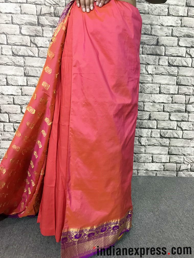 how wear a bengali sari, how to wear an atpoure sari, how to drape a bengali sari, bengai sari, atpoure sari, how to wear a sari, how to drape a sari, step by step of wearing a sari, indian express, indian express news