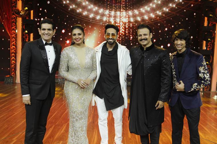 Ayushmann Khuranna strikes a post with the judges of India's Best Dramebaaz