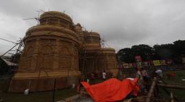 As cyclone Titli looms, idol-makers, pandal decorators work overtime