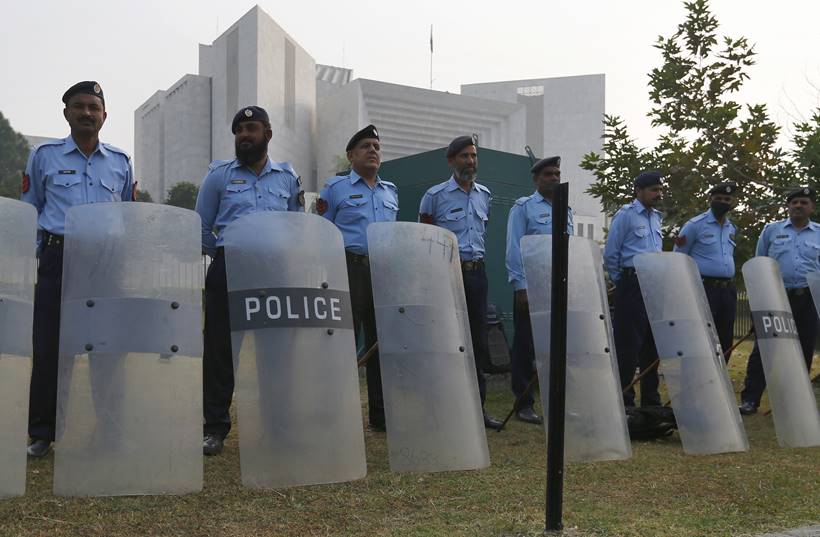Protests break out after Pakistan's SC acquits Christian women facing death for blasphemy