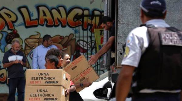 Brazil's polarised election enters last day of campaigning