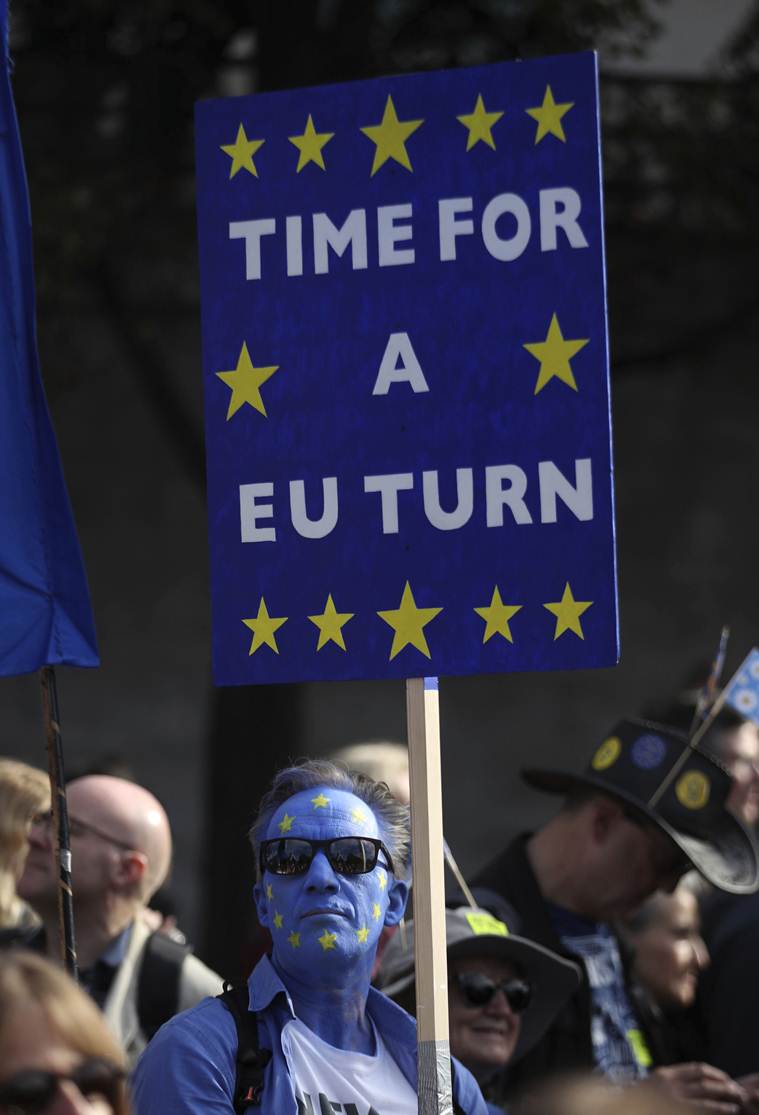 Hundreds of thousands take to streets in London demanding second Brexit vote