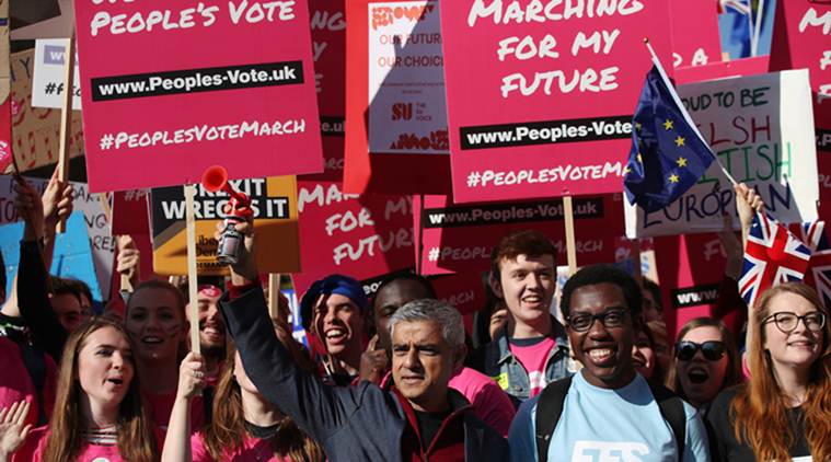 Hundreds of thousands take to streets in London demanding second Brexit vote