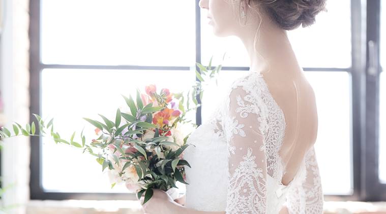 grieving bride, Grieving bride wedding dress sobs on grave of dead fiance, bride crying over dead fiancee, bride viral picture