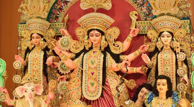 durga puja, durga puja shashti crowd, durga puja kolkata, drga pujo shashti pujo crowd, indian express, durga pujo crowd kolkata, indian express, indian express, indian express news