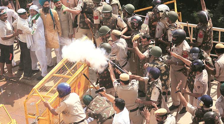 Teargas, water cannons greet farmers on border