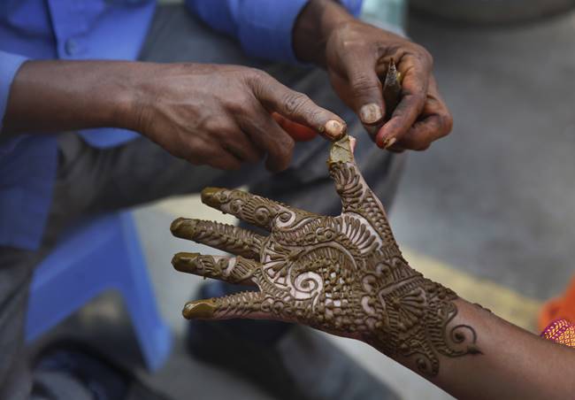 karva chauth, karwa chauth, karva chauth 2018, karwa chauth 2018, karva chauth celebrations in india, karva chauth celebrations, karva chauth in states india, indian express, indian express news