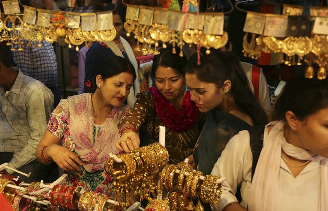 karva chauth, karwa chauth, karva chauth 2018, karwa chauth 2018, karva chauth celebrations in india, karva chauth celebrations, karva chauth in states india, indian express, indian express news