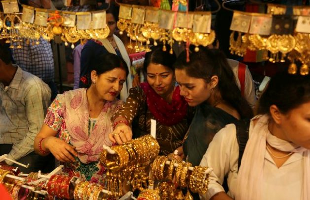 karva chauth, karwa chauth, karva chauth 2018, karwa chauth 2018, karva chauth celebrations in india, karva chauth celebrations, karva chauth in states india, indian express, indian express news