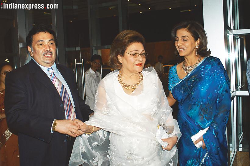 Krishna Raj Kapoor with son Rishi Kapoor and daughter-in-law Dimple Kapadia.