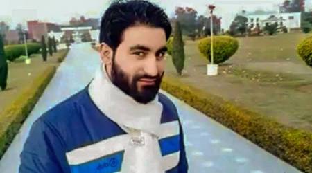 AMU issues notice to nine Kashmiri students for attempt to hold slain militant Mannan Wani's funeral prayer