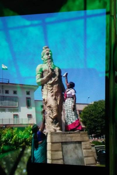 A day in the life of a Manu statue in the Rajasthan High Court