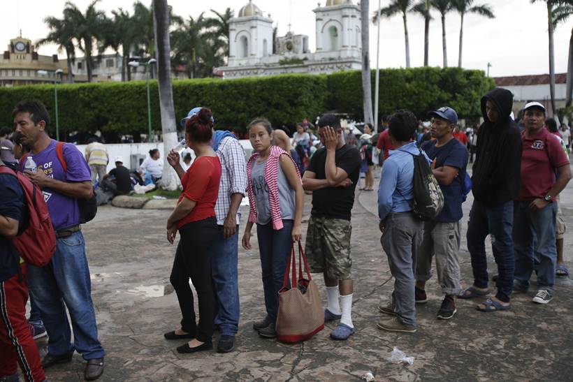 Thousands of Honduran migrants in US-bound caravan head into Mexico