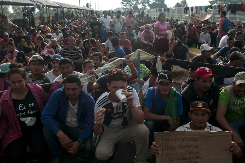 Thousands of Honduran migrants in US-bound caravan head into Mexico