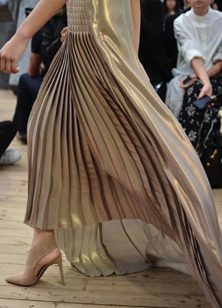 paris fashion week, street style paris fashion week, couture wear paris fashion week, dior paris fashion week, gucci, fashion designs paris fashion week, stunning shots paris fashion week, indian express, indian express news
