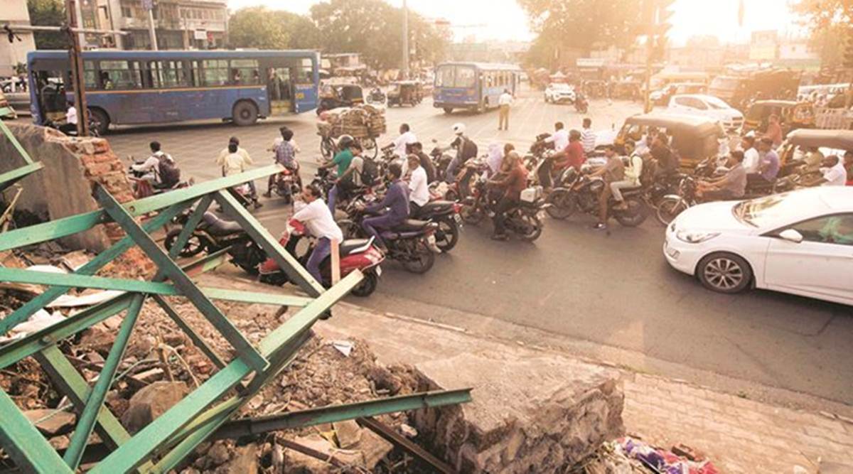 Contractor, rail staff arrested for Pune hoarding collapse get bail