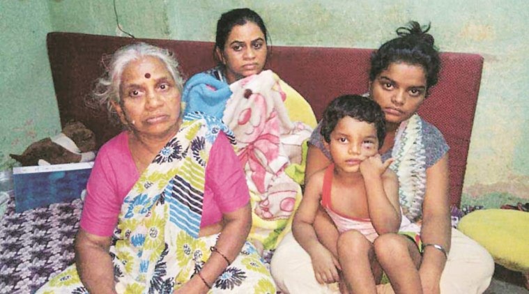 pune accident, pune hoarding, pune hoarding collapse, pune auto accident, pune auto hoaring accident, indian express news