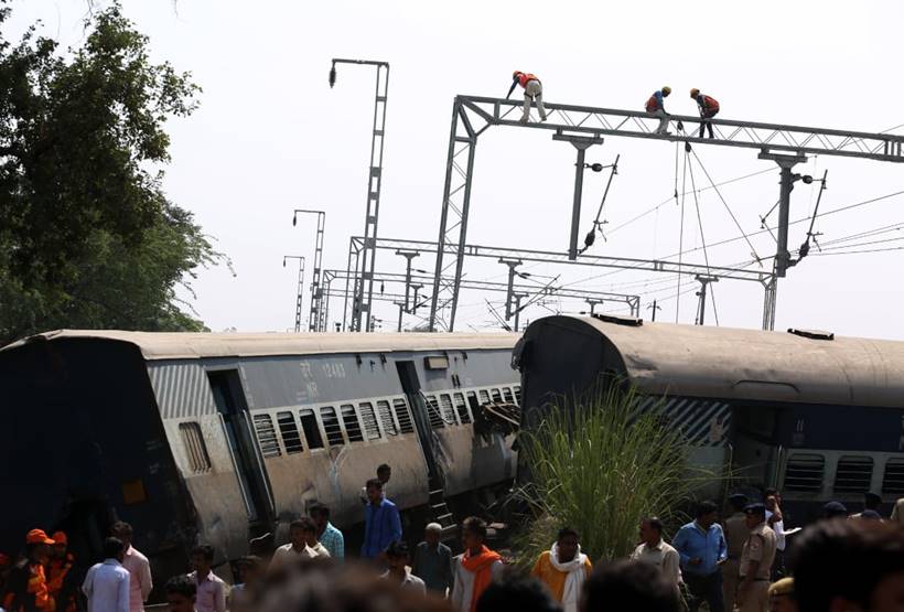 New Farakka Express derails near UP's Rae Bareilly, seven killed