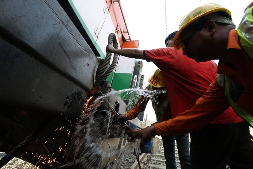 New Farakka Express derails near UP's Rae Bareilly, seven killed