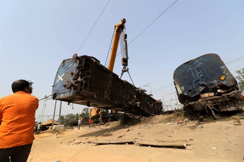 New Farakka Express derails near UP's Rae Bareilly, seven killed