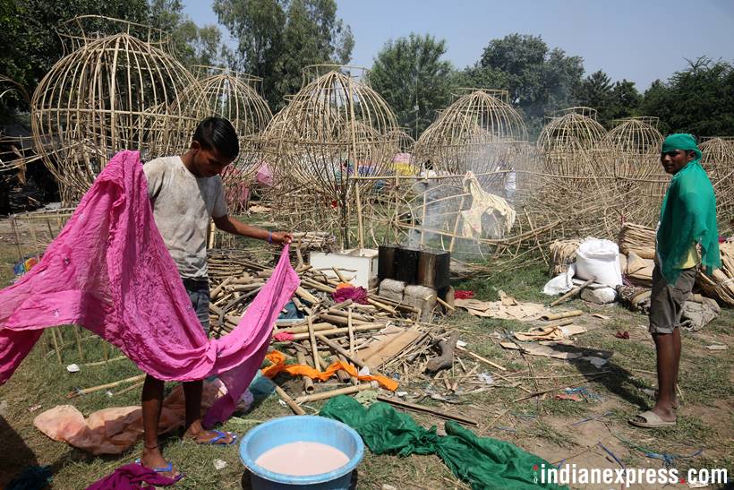 Craftsmen prepare Ravana effigies ahead of Dussehra