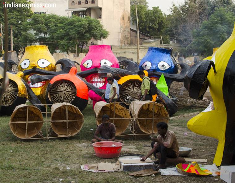 Dussehra, Dussehra Ravan, Dussehra 2018, Ravan effigies, Ravan effigies market, Delhi ravan makers, Ravan makers subhash nagar, Ravan effigies tagore garden, Titarpur village, Delhi Ravanwallahs, Delhi Ravan, Titarpaur Ravan statues, Ravan effigy, indian express, latest news