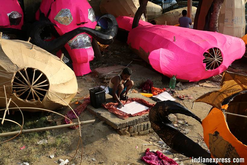 Craftsmen prepare Ravana effigies ahead of Dussehra