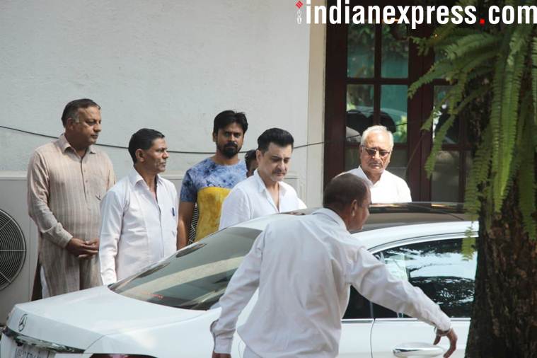 sanjay kapoor at Krishna Raj Kapoor funeral