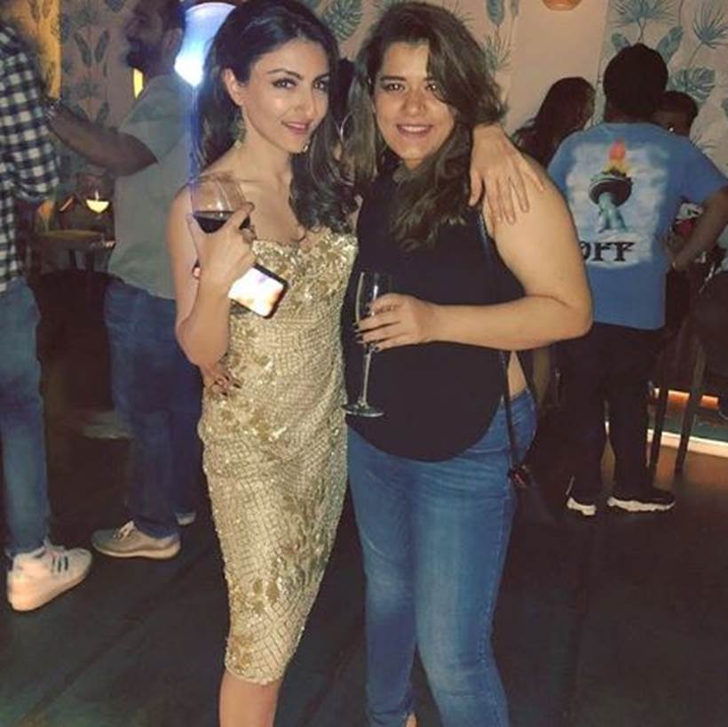 Soha ali khan, Shikha Talsania 1