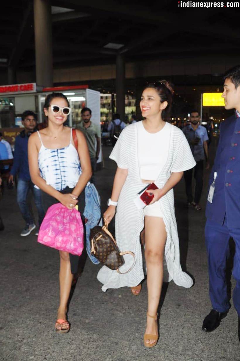 parineeti chopra at mumbai airport