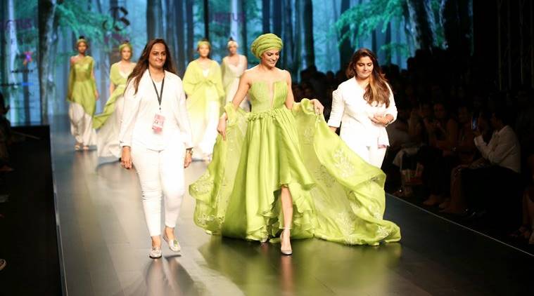 Lotus Make-Up India Fashion Week: From oversized bags to ruffled shirts ...
