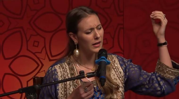 Tanya wells, tanya wells Aaj Jaane Ki Zid Na Karo, Aaj Jaane Ki Zid Na Karo song, Tanya wells sings Aaj Jaane Ki Zid Na Karo, viral video, indian express, indian express news