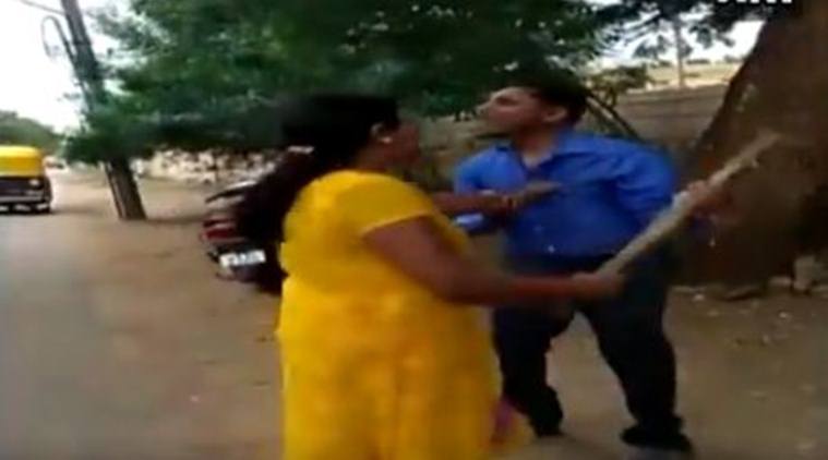 karnataka woman, karnataka woman video, karnataka bank manager, karnataka viral video, karnataka sexual harassment, indian express, india news, latest news
