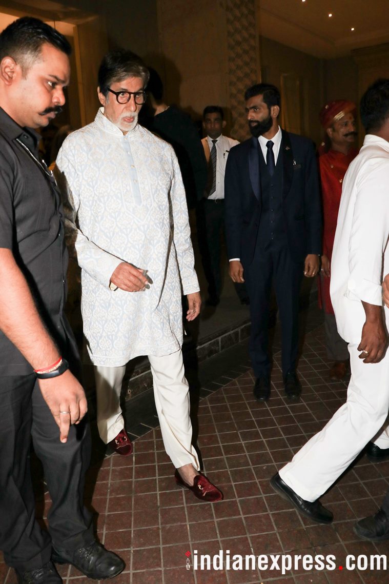 Aishwarya Rai Bachchan, Aishwarya Rai Bachchan latest photos, Aishwarya Rai Bachchan fashion, Aishwarya Rai Bachchan airport style, Aaradhya Bachchan birthday, Abhishek Bachchan, Amitabh Bachchan, Jaya Bachchan, celeb fashion, bollywood fashion, indian express, indian express news