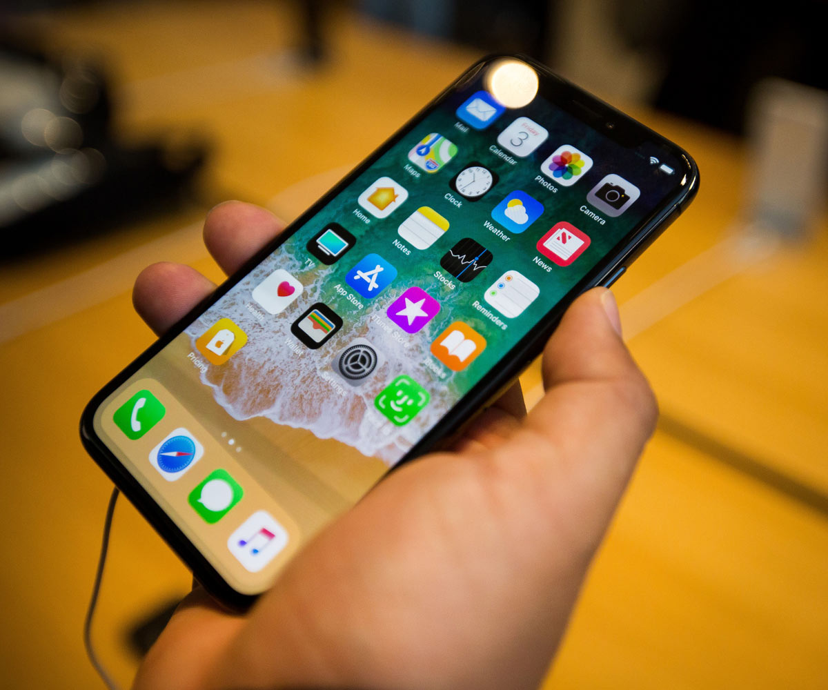 Apple, Apple iPhone X, iPhone X display issue, iPhone X faulty display, Apple iPhone X touch issue, iPhone X touch display, MacBook Pro, MacBook Pro SSD failure, Apple MacBook Pro fault, MacBook Pro SSD data failure