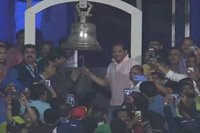 Mohammad Azharuddin rings the bell at Eden Gardens, Kolkata